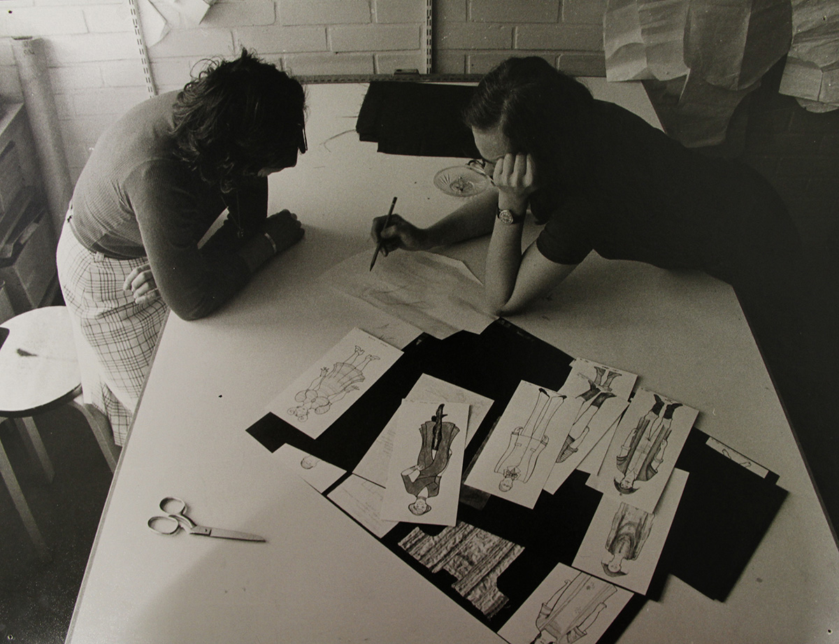 Liisi Tandefelt ja pukuluonnokset