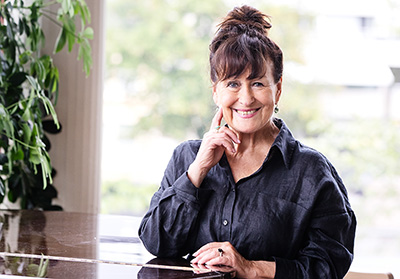 Taiteilijatapaamisessa 14.10. Sinikka Sokka