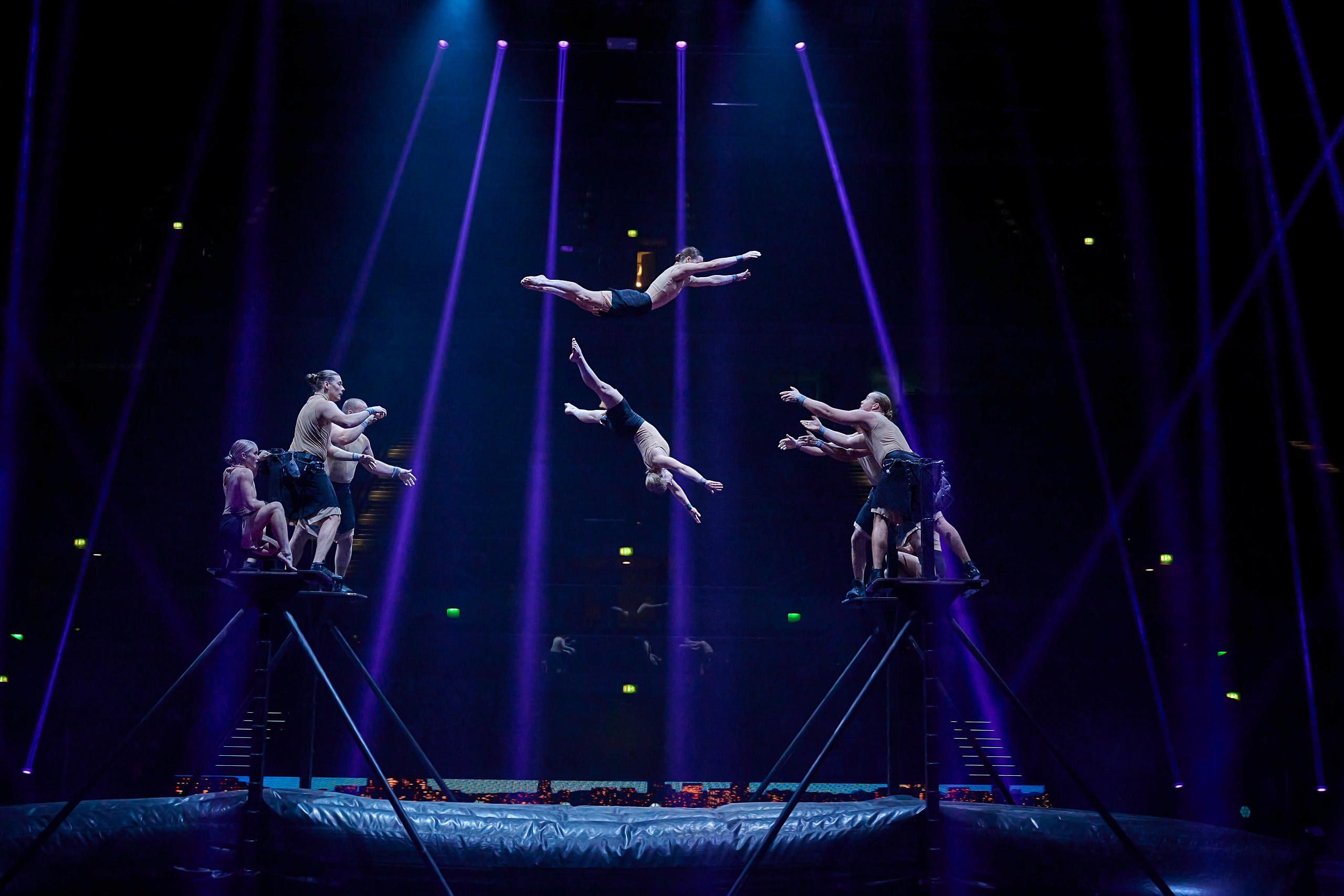 Huimaa! Sirkuksen taikaa ja tarinoita